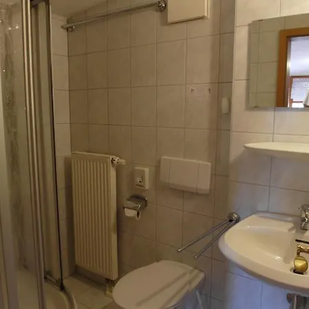 Privates Monteurzimmer Im Hotel Riesberghof Lindberg リントベルク